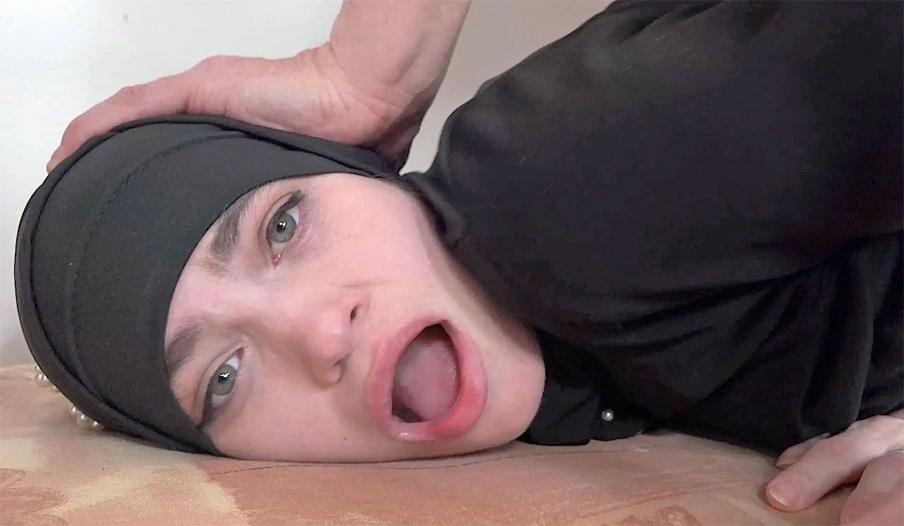 Guy fucks his hijab wife because he is horny