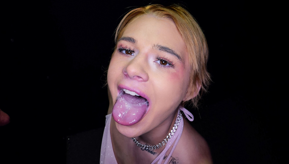 Cute girl, Chloe Knox’s, first gloryhole secrets experience